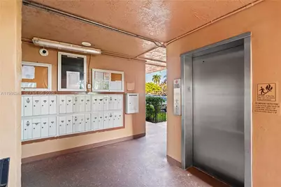 9540 Sunrise Lakes Blvd #103, Sunrise, FL 33322 - Photo 23