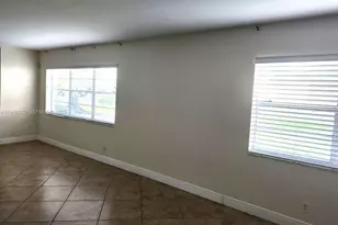 8791 Holly Ct, Tamarac, FL 33321 - Photo 9