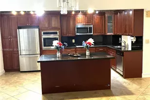 8791 Holly Ct, Tamarac, FL 33321 - Photo 5