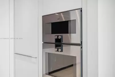 300 Biscayne Boulevard Way #3805W, Miami, FL 33131 - Photo 7