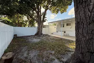 1812 NW 64th St, Miami, FL 33147 - Photo 15