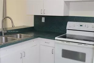 2295 W 53rd Pl, Hialeah, FL 33016 - Photo 5