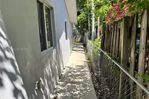 1781 NW 16th St, Miami, FL 33125 - Photo 21