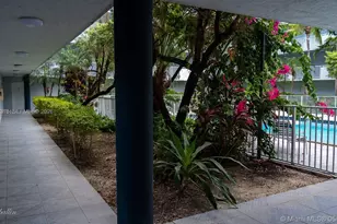 8261 NW 8th St, Miami, FL 33126 - Photo 3