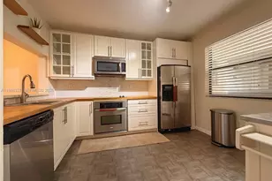 511 Ives Dairy Rd, Miami, FL 33179 - Photo 3