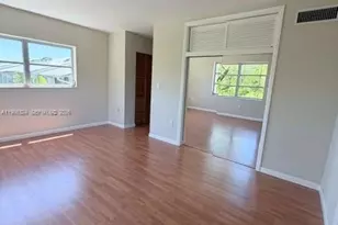 2640 NE 135th St, North Miami, FL 33181 - Photo 11