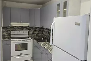 4805 NW 7th St, Miami, FL 33126 - Photo 11