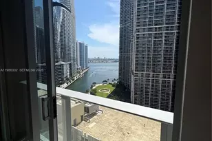 77 SE 5th St, Miami, FL 33131 - Photo 33