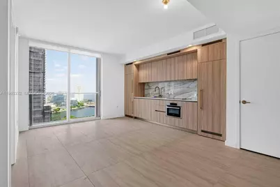 77 SE 5 St #2015, Miami, FL 33131 - Photo 1