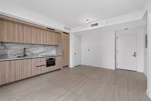 77 SE 5th St, Miami, FL 33131 - Photo 7