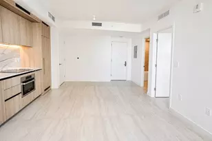 77 SE 5th St, Miami, FL 33131 - Photo 25