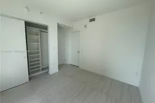 77 SE 5th St, Miami, FL 33131 - Photo 13