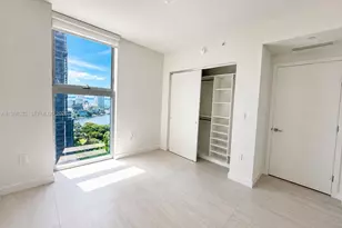 77 SE 5th St, Miami, FL 33131 - Photo 15