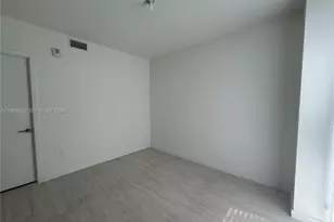 77 SE 5th St, Miami, FL 33131 - Photo 7