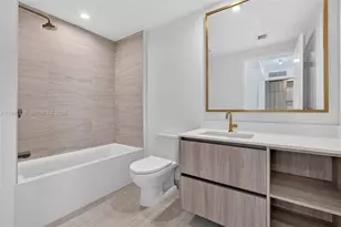 77 SE 5th St, Miami, FL 33131 - Photo 13