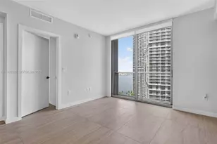 77 SE 5th St, Miami, FL 33131 - Photo 5