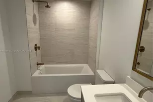 77 SE 5th St, Miami, FL 33131 - Photo 5