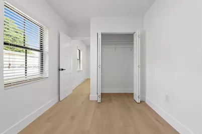 1060 NW 35th Ct #1060, Miami, FL 33125 - Photo 7