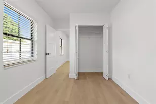 1060 NW 35th Ct, Miami, FL 33125 - Photo 7