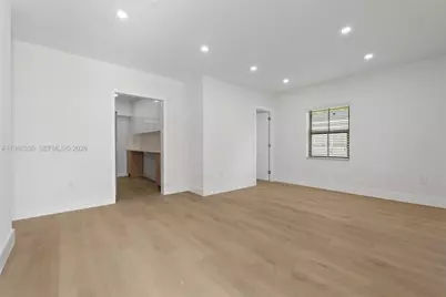 1060 NW 35th Ct #1060, Miami, FL 33125 - Photo 3
