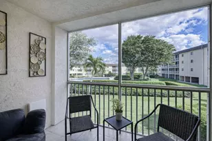 400 W Village Green Cir W, Palm Springs, FL 33461 - Photo 9