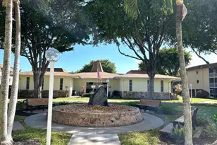 400 W Village Green Cir W, Palm Springs, FL 33461 - Photo 17