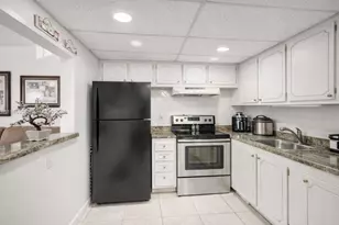 400 W Village Green Cir W, Palm Springs, FL 33461 - Photo 5