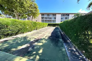 400 W Village Green Cir W, Palm Springs, FL 33461 - Photo 13