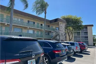 400 W Village Green Cir W, Palm Springs, FL 33461 - Photo 11