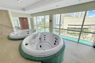 41 SE 5th St, Miami, FL 33131 - Photo 37