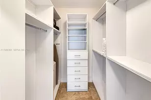 41 SE 5th St, Miami, FL 33131 - Photo 11