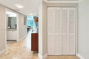 41 SE 5th St, Miami, FL 33131 - Photo 21