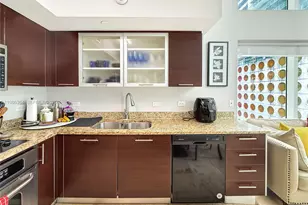 41 SE 5th St, Miami, FL 33131 - Photo 5