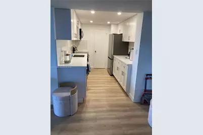 5401 Collins Ave #320, Miami Beach, FL 33140 - Photo 21