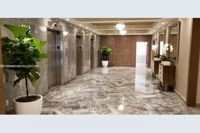 5401 Collins Ave #320, Miami Beach, FL 33140 - Photo 15