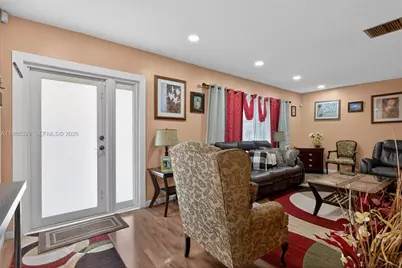 6719 NW 70th Ct, Tamarac, FL 33321 - Photo 3