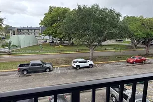 7910 N Colony Cir N, Tamarac, FL 33321 - Photo 9