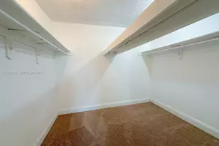 484 NW 165th St Rd, Miami, FL 33169 - Photo 15