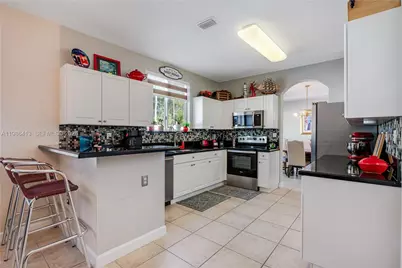 2126 NE 38th Rd #2126, Homestead, FL 33033 - Photo 9