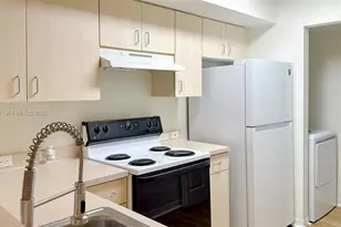 677 SW 111th Ave, Pembroke Pines, FL 33025 - Photo 1