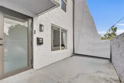 7402 NW 75th St, Tamarac, FL 33321 - Photo 9