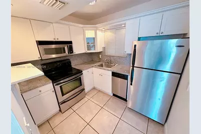 1345 Lincoln Rd #402, Miami Beach, FL 33139 - Photo 9