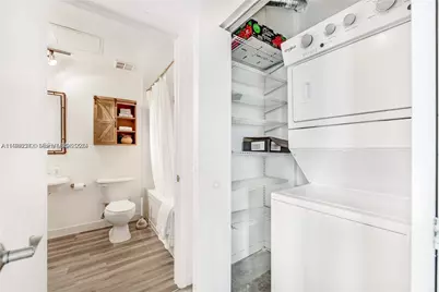 10 SW South River Dr #1505, Miami, FL 33130 - Photo 11