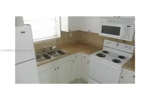 1370 NE 119th St, Miami, FL 33161 - Photo 5