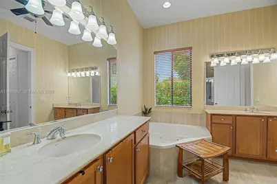 19528 SW 79th Pl, Cutler Bay, FL 33157 - Photo 9