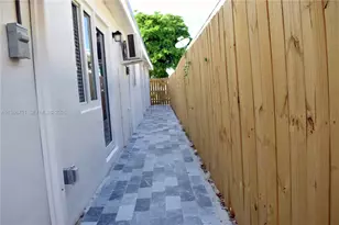 622 NE 6th St, Hallandale Beach, FL 33009 - Photo 23