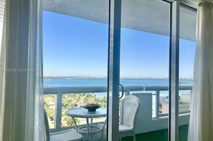 1717 Bayshore Dr Apt, Miami, FL 33131 - Photo 3