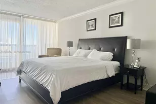 1717 Bayshore Dr Apt, Miami, FL 33131 - Photo 11