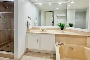 1717 Bayshore Dr Apt, Miami, FL 33131 - Photo 13