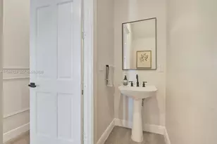 1121 NE 14th Ave, Fort Lauderdale, FL 33304 - Photo 23